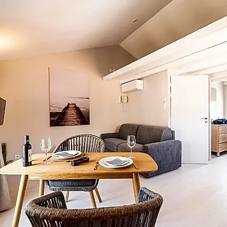 Au Coin Des Vins Apartment *